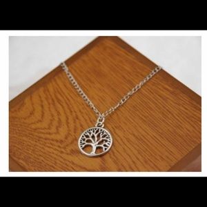 NWT 🌳🌿🍃TREE OF LIFE NECKLACE